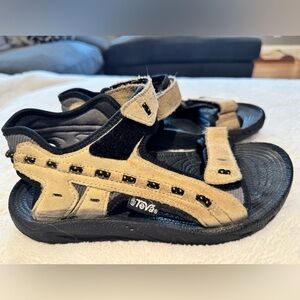 Teva Women’s Typhoon Sport Upper Suede Sandal Size 8